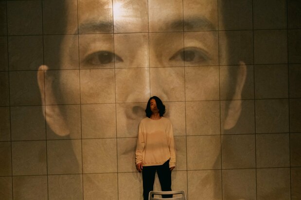 Takashi, interpretado por Moriyama, es un actor que ha aparecido en grandes series históricas. © 2023 Creatps