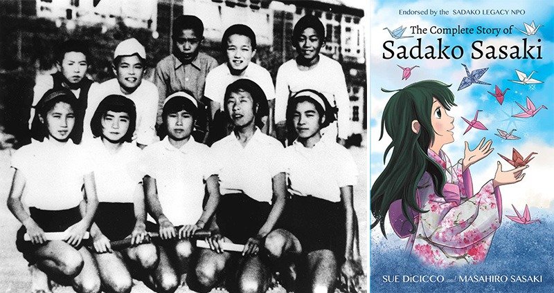 Sadako (fila frontal, en el centro) era una corredora veloz en el colegio. (A la derecha) The Complete Story of Sadako Sasaki (La historia completa de Sadako Sasaki), de Sue DiCicco y Sasaki Masahiro.