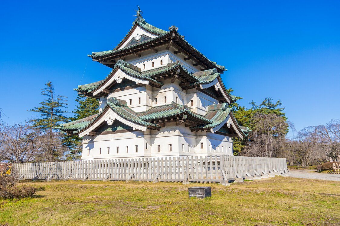 弘前城の三重櫓は幕府が非公式に認めた天守だった（PIXTA）