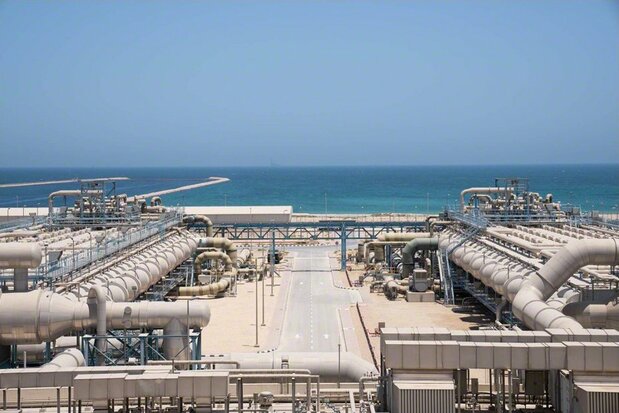 サウジアラビアの西海岸にある海水淡水化プラント（Photo courtesy of the Saline Water Conversion Corporation of the Kingdom of Saudi Arabia）