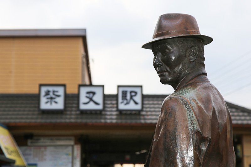 京成線柴又駅の駅前に建つ寅さんの銅像