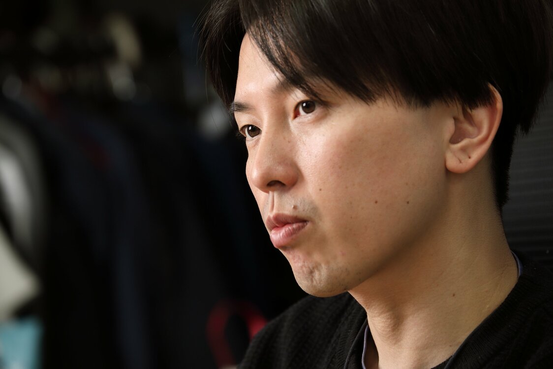 美術家・長坂真護 —資本主義を“ハック”して世界最大級の「電子機器の墓場」を廃棄物アートで再生