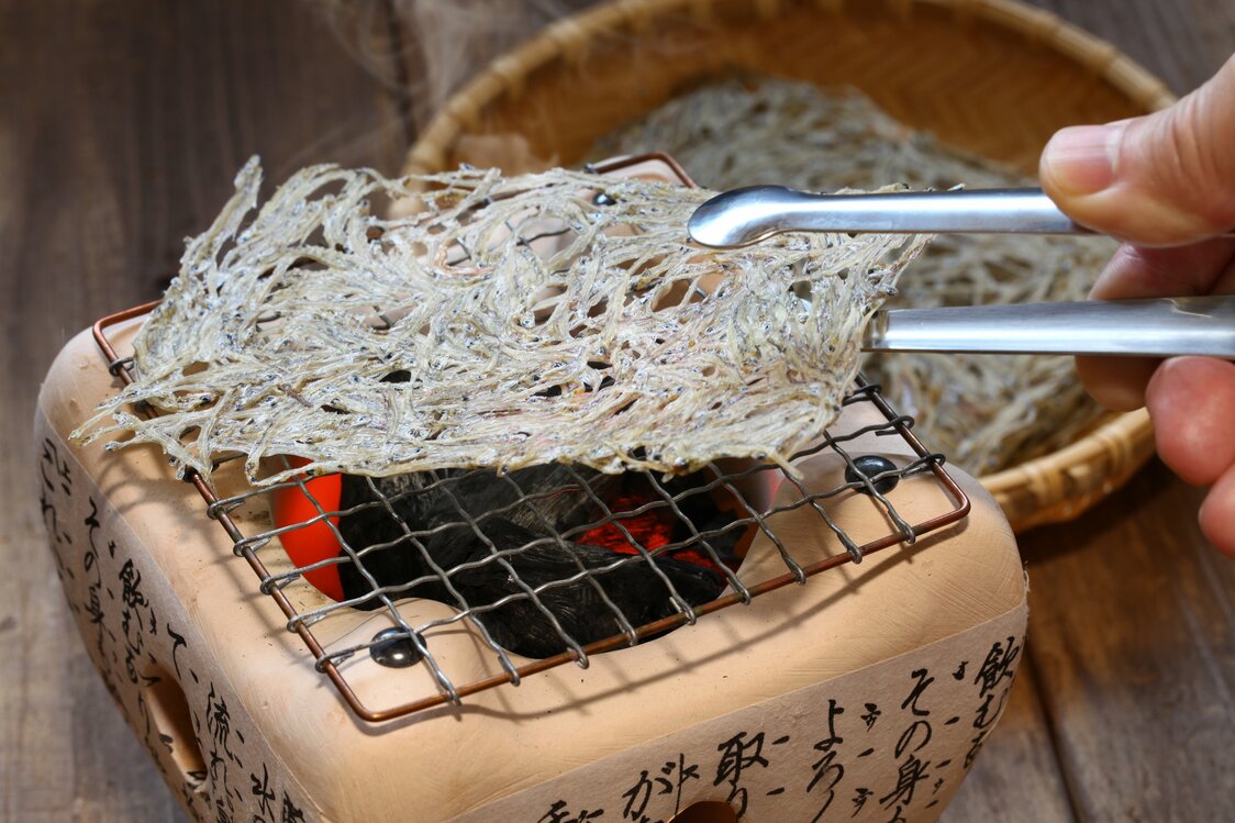 烘烤後口感酥脆，直接食用也相當美味（Adobe Stock）