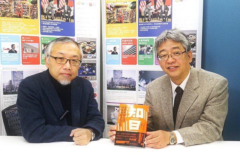 神户国际大学教授毛丹青(左）和采访人原野城治