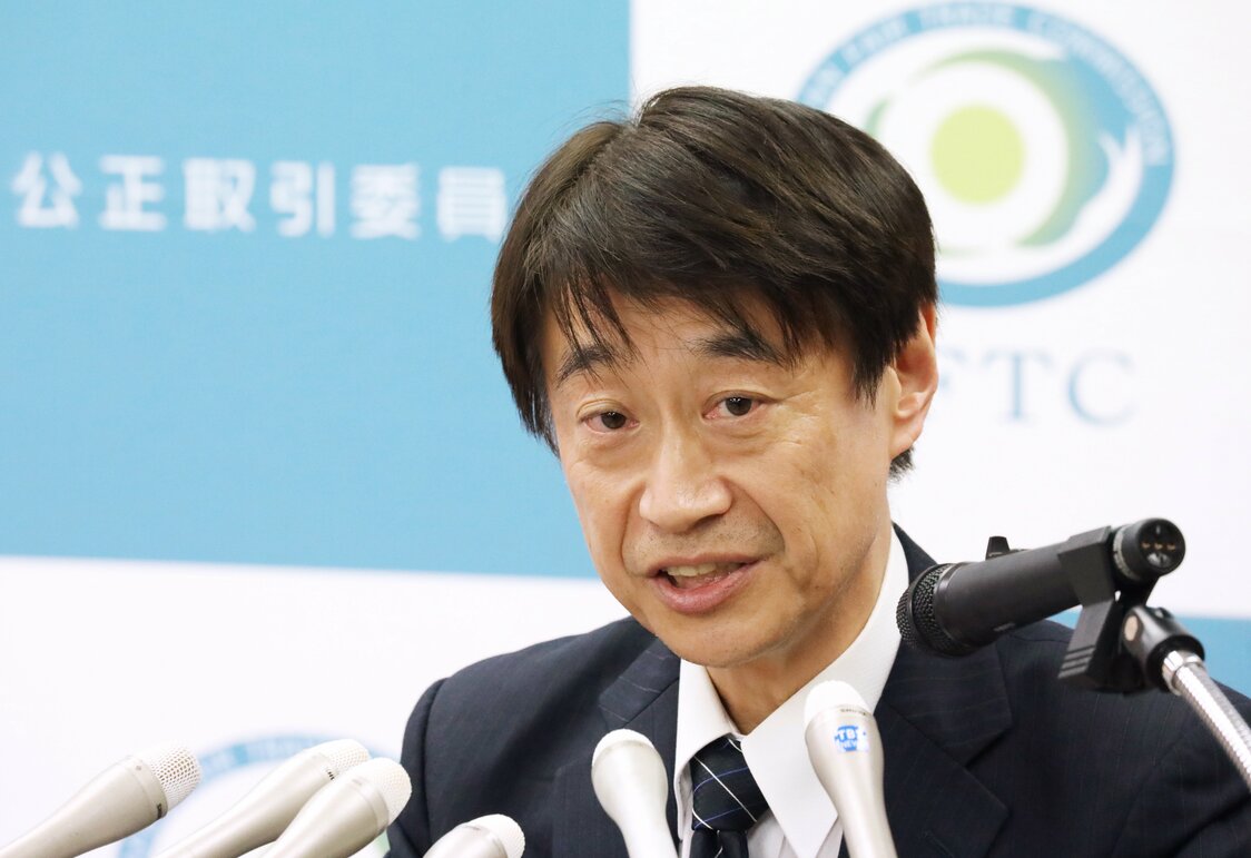 Tanabe Osamu, jefe de la oficina de investigadores de la Comisión de Comercio Justo de Japón, anuncia que Google será investigada durante una rueda de prensa celebrada en Tokio el 23 de octubre de 2023. (© Jiji)