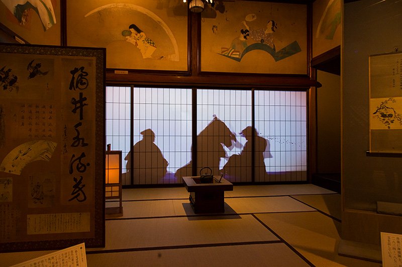 龍馬暗殺シーンをシルエット映像で再現した展示