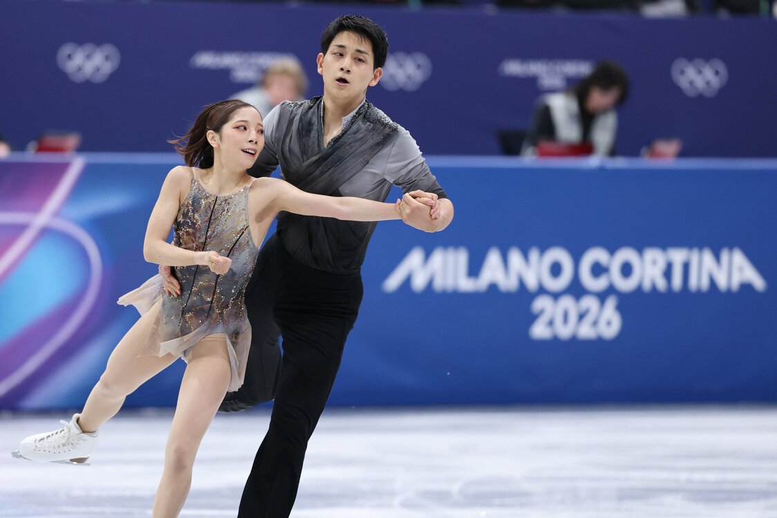 フィギュアスケートペア・フリーで演技する三浦璃来（左）、木原龍一組＝2026年2月16日、イタリア・ミラノ郊外（時事）