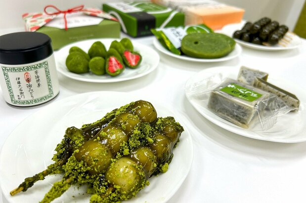 抹茶尽くしの宇治のお土産(松本創一撮影)
