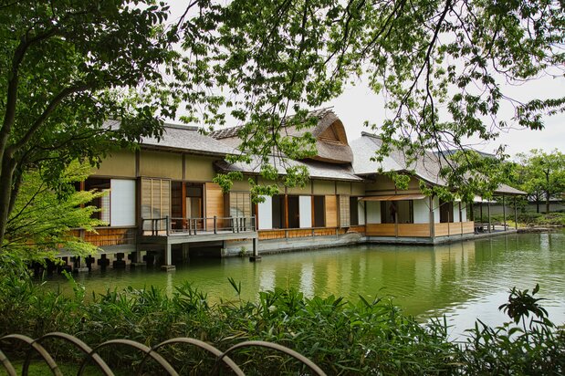 養浩館庭園（PIXTA）