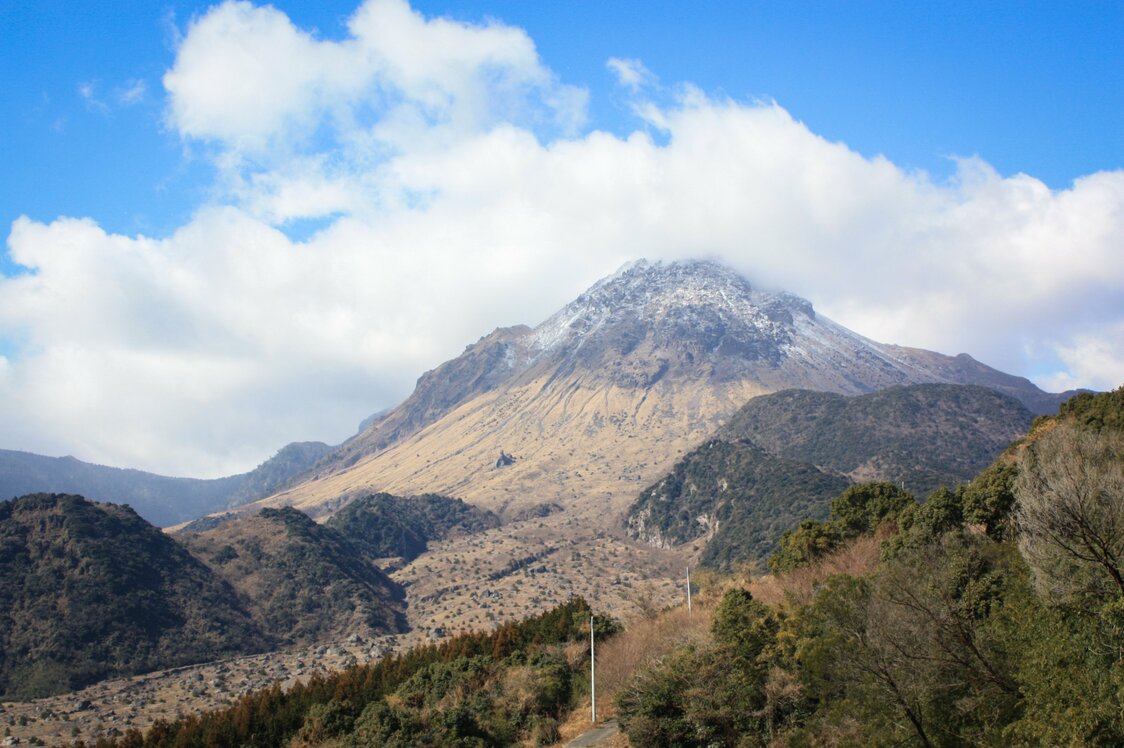 雲仙岳最高峰・平成新山が誕生したのはわずか半世紀前　写真：九州観光推進機構