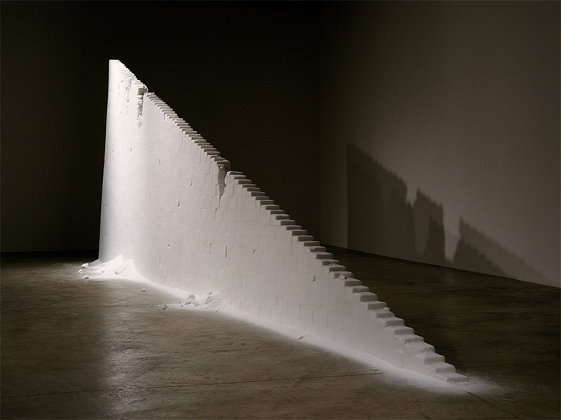 Utsusemi (« Corps de ce monde », P.S. 1 MoMA, New York, 2003) © Yamamoto Motoi
