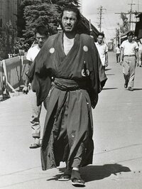 『用心棒』（1961年）撮影中の東宝スタジオにて。