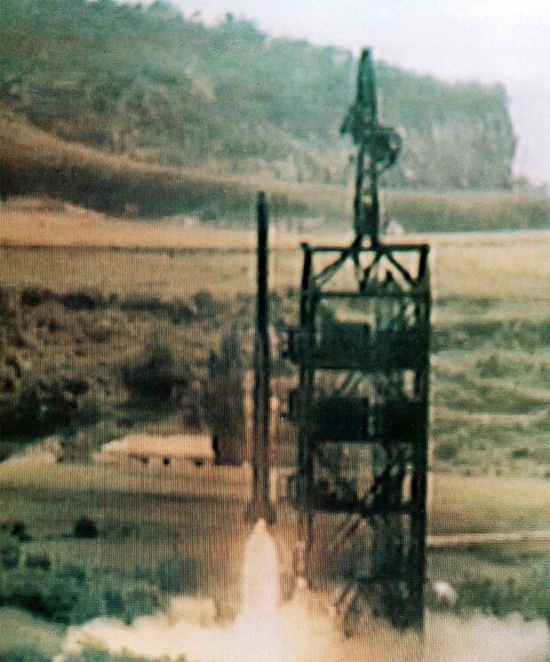 1998年8月31日朝鲜发射的大浦洞导弹(KCNA/AP/Aflo)