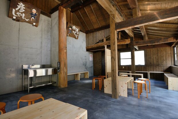 La nueva área de descanso entre el baño al aire libre y el baño interior.