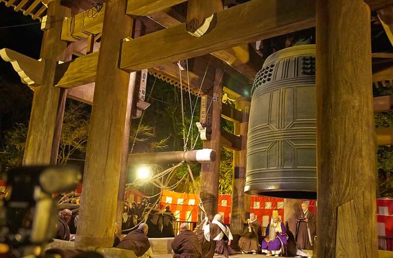 At some temples, like Kyoto’s Chion’in (pictured here), monks handle the bell-ringing; at many smaller temples, visitors on New Year’s Eve get to sound out the year themselves.