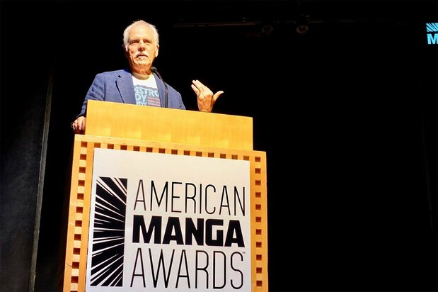 Schodt addressing the audience at the first American Manga Awards in 2024. (© Kasumi Abe)