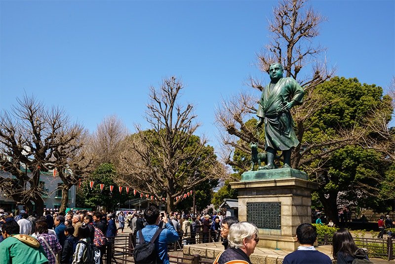 Estatua de bronce de Saigō Takamori en el parque de Ueno (Tokio). Es obra del escultor Takamura Kōun.