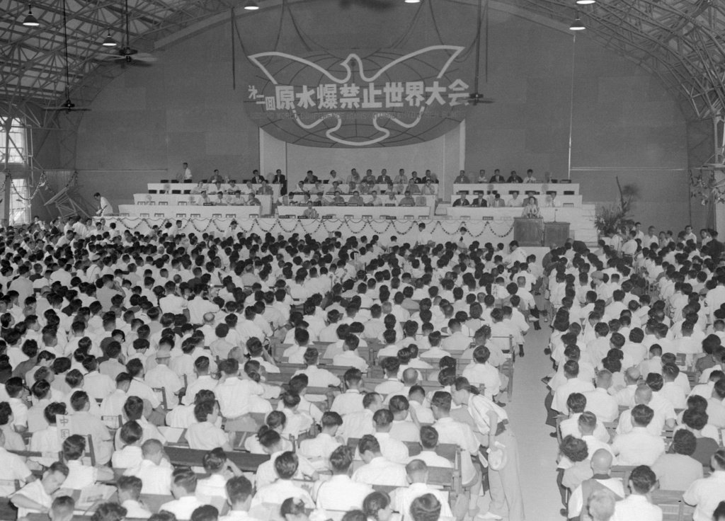 長崎で開催された第2回原水爆禁止世界大会（共同イメージズ）