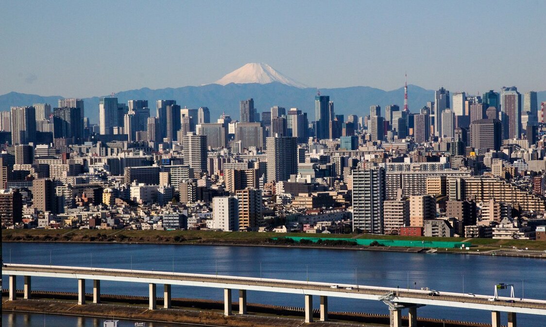 Mountain, metropolis, and one of Tokyo’s main rivers, all in one photo.