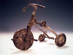 El triciclo del niño Tetsutani Shin’ichi, donado al museo por su padre, Nobuo.