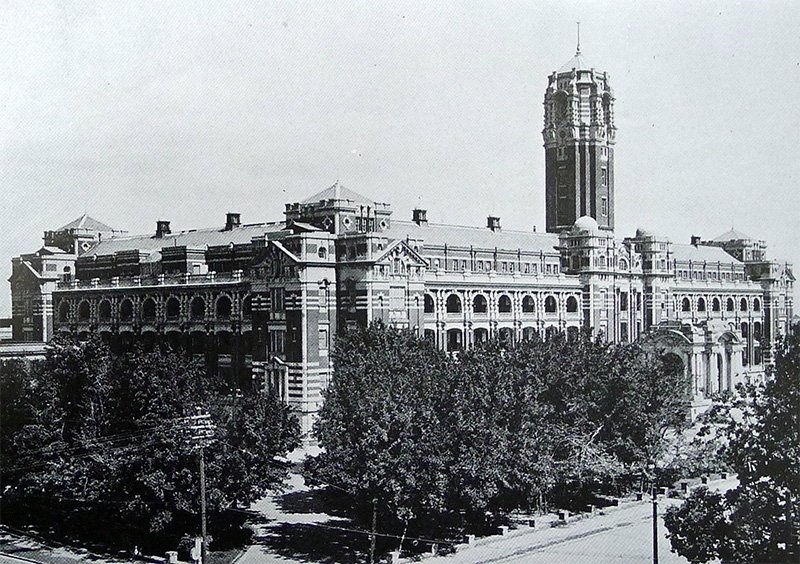 日本統治時代に撮影された台湾総督府（『古写真が語る台湾 日本統治時代の50年』より転載）