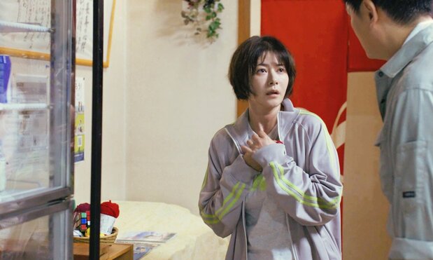クールな印象のかなえは、ある事件をきっかけに取り乱してしまう　©豊田徹也／講談社　©2023「アンダーカレント」製作委員会
