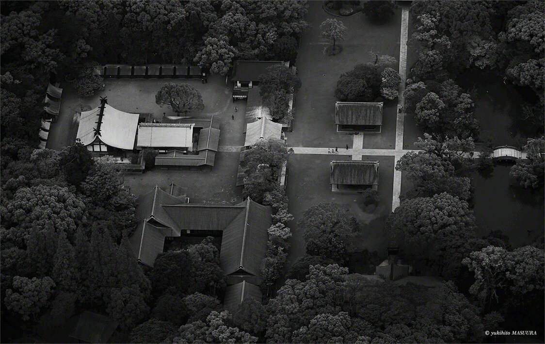Les abords du sanctuaire de Hetsu-miya, à Kyûshû. Les 108 divinités qui étaient autrefois vénérées dans ses 75 autels affiliés ont tous étés transférés dans le bâtiment principal.