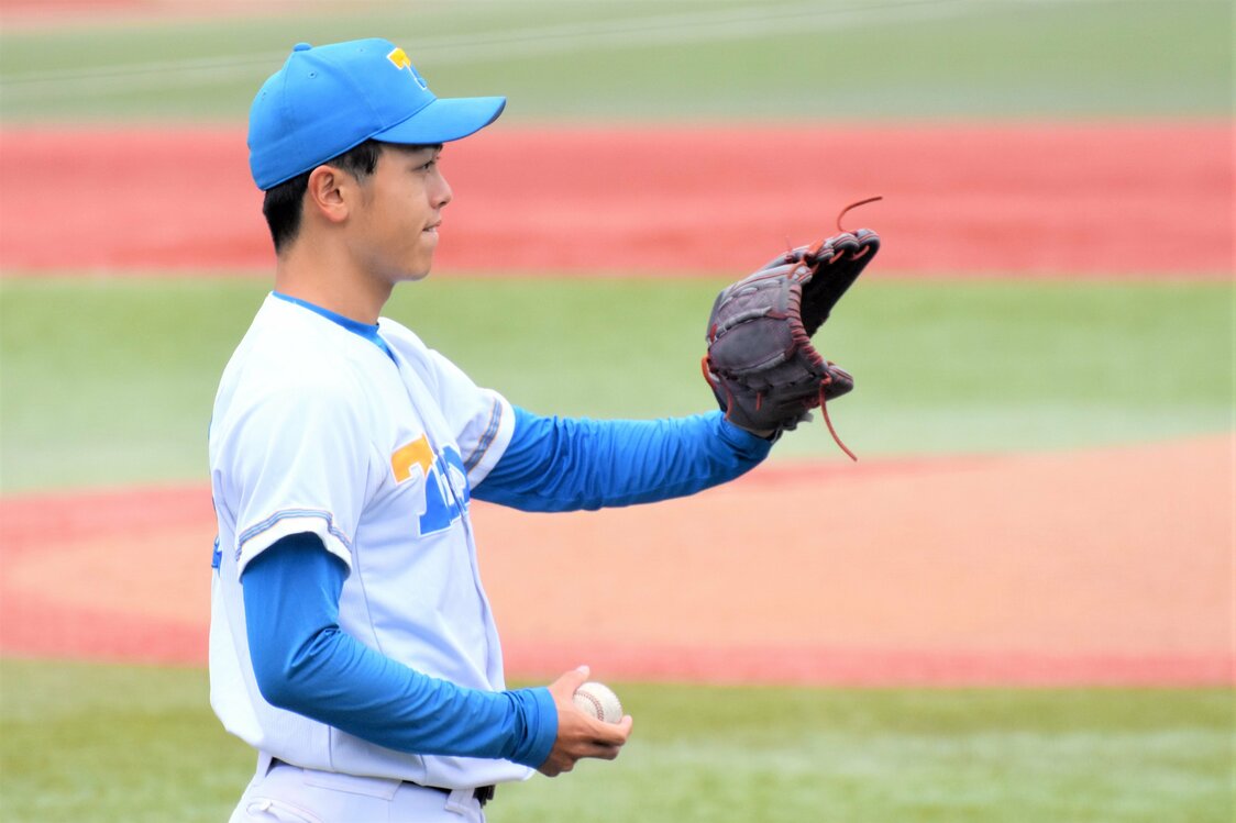 Izawa Shunsuke, ace pitcher who led the team to victory against Hōsei University, halting Tōdai’s 64-game losing streak.