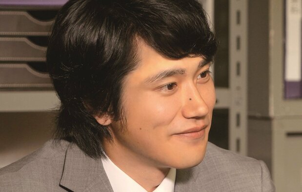 「えっち屋さん」こと、アダルトグッズの営業マン・宮川（松山ケンイチ）　©桜木紫乃/集英社 ©2020映画「ホテルローヤル」製作委員会