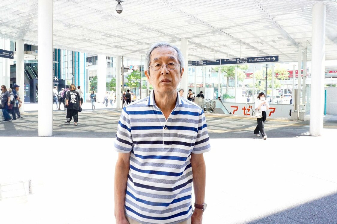 元川崎市職員の山田貴夫さん。学生時代に川崎駅前で街宣中、就職差別を受けていた在日2世の青年と遭遇した（JR川崎駅前）