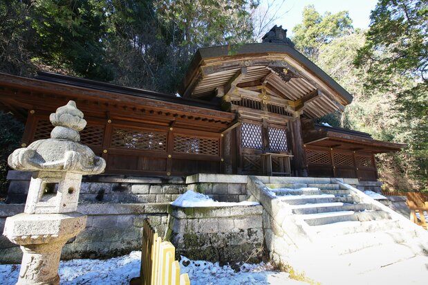 中门,后面没有一般神社内可见的正殿
