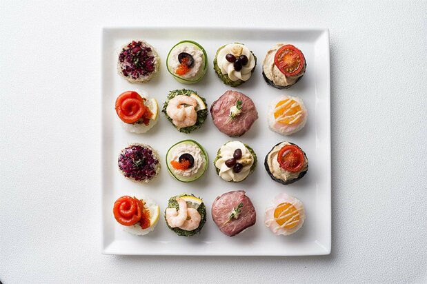 An array of vibrantly decorated onigiri shows the endless possibilities of the food. (©Nakamura Yūsuke)