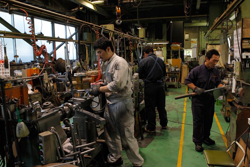 機械以上に緻密な職人技が最先端技術を支える。