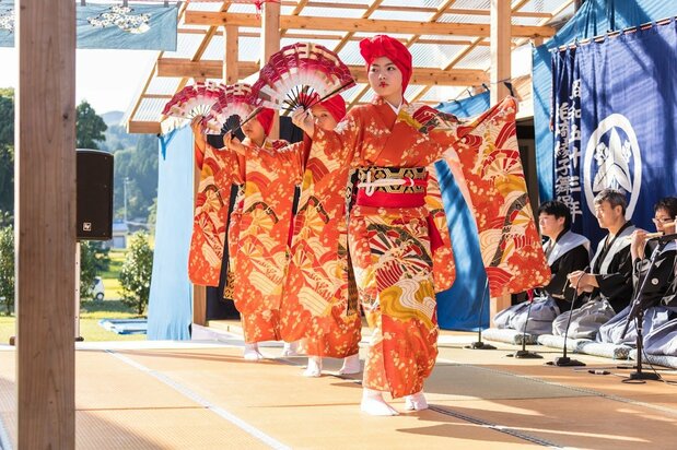 La danse Ayako Mai à Kashiwazaki, de la préfecture de Niigata (© Ville de Kashiwazaki)