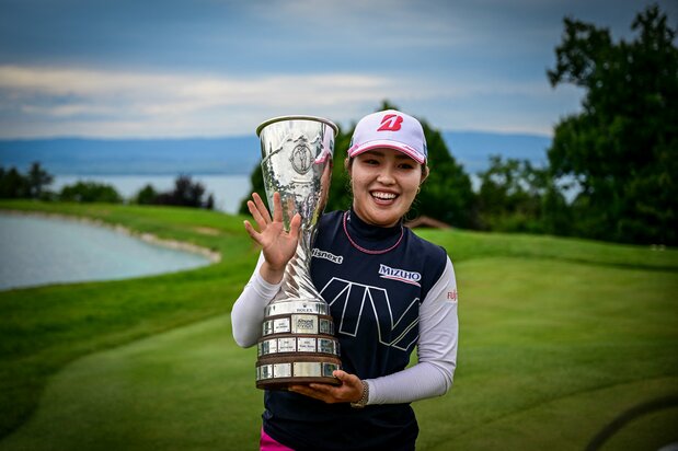 エビアンカップで優勝した古江選手(AFP=時事)