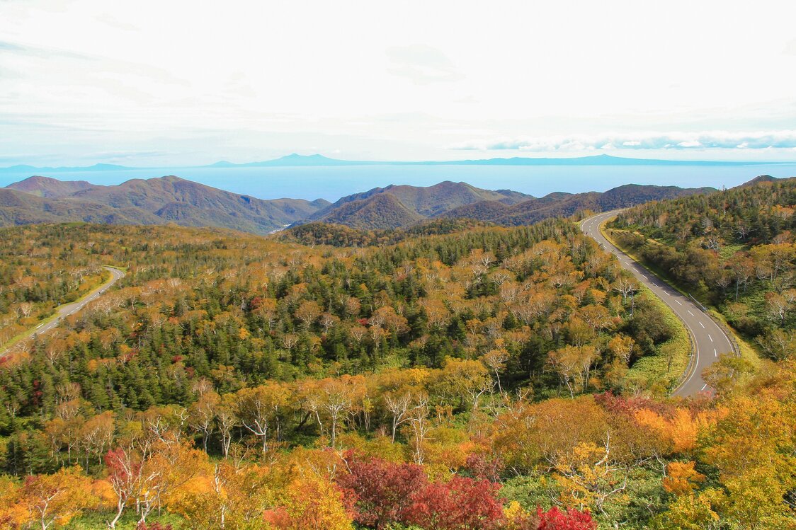 秋は紅葉が美しい　写真提供：知床斜里町観光協会