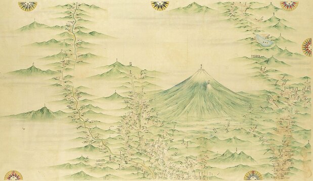“伊能大图（36000分之1）第100号富士山图”。由214张图构成全国地图。这是明治初期内务省按照伊能家向明治政府呈上的“大日本沿海土地全图”备用图临摹而成（藏于国立国会图书馆）