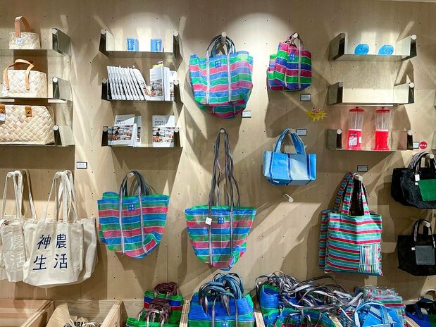 こだわりが感じられる店内デザイン