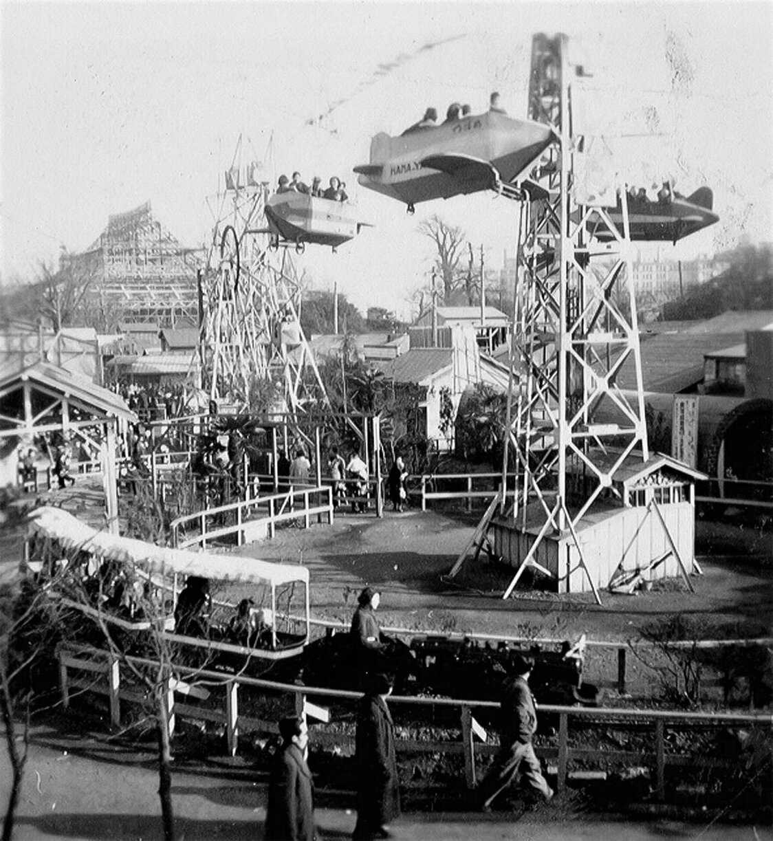 「浅草花やしき」と改名した1949年頃の園内光景。1985年までは入園無料だった　写真提供：浅草花やしき