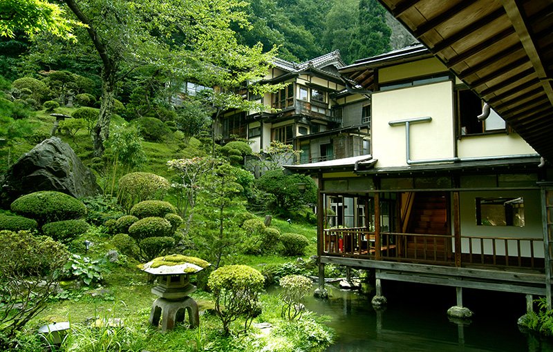 Nous vous conseillons de profiter de l’hospitalité des ryokan.