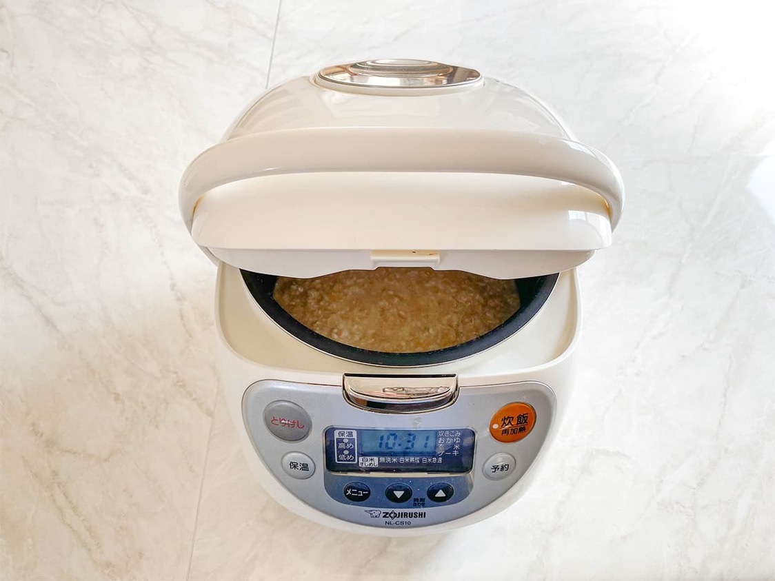 55度前後が保温に適する。炊飯器のふたを完全に閉めると温度が高くなりすぎてしまう