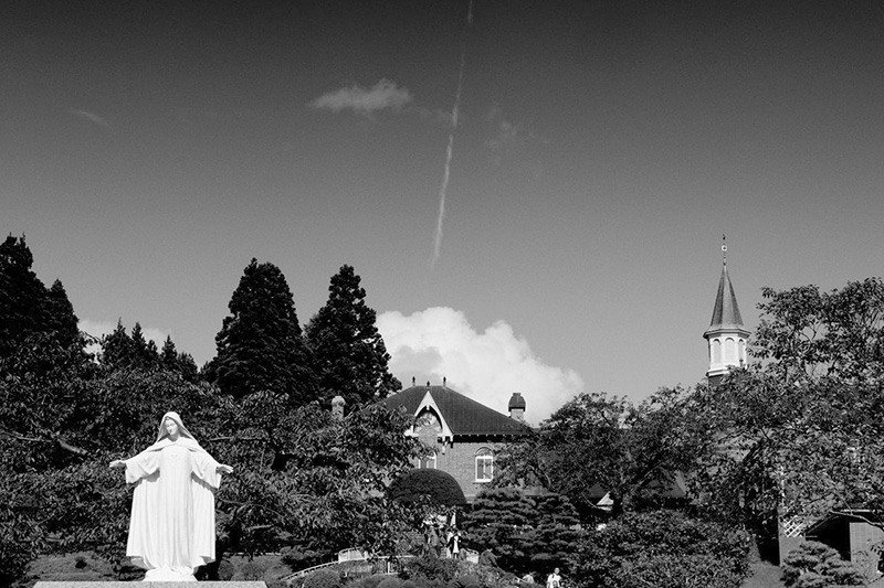 La Vierge Marie accueille charitablement le visiteur (2018)