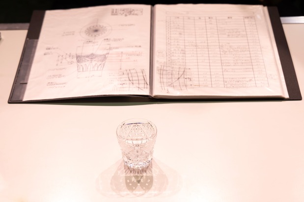 カットの角度や深さなど細かな手順や留意事項が書き込まれていた。クオリティコントロールのための堀口切子の共有財産