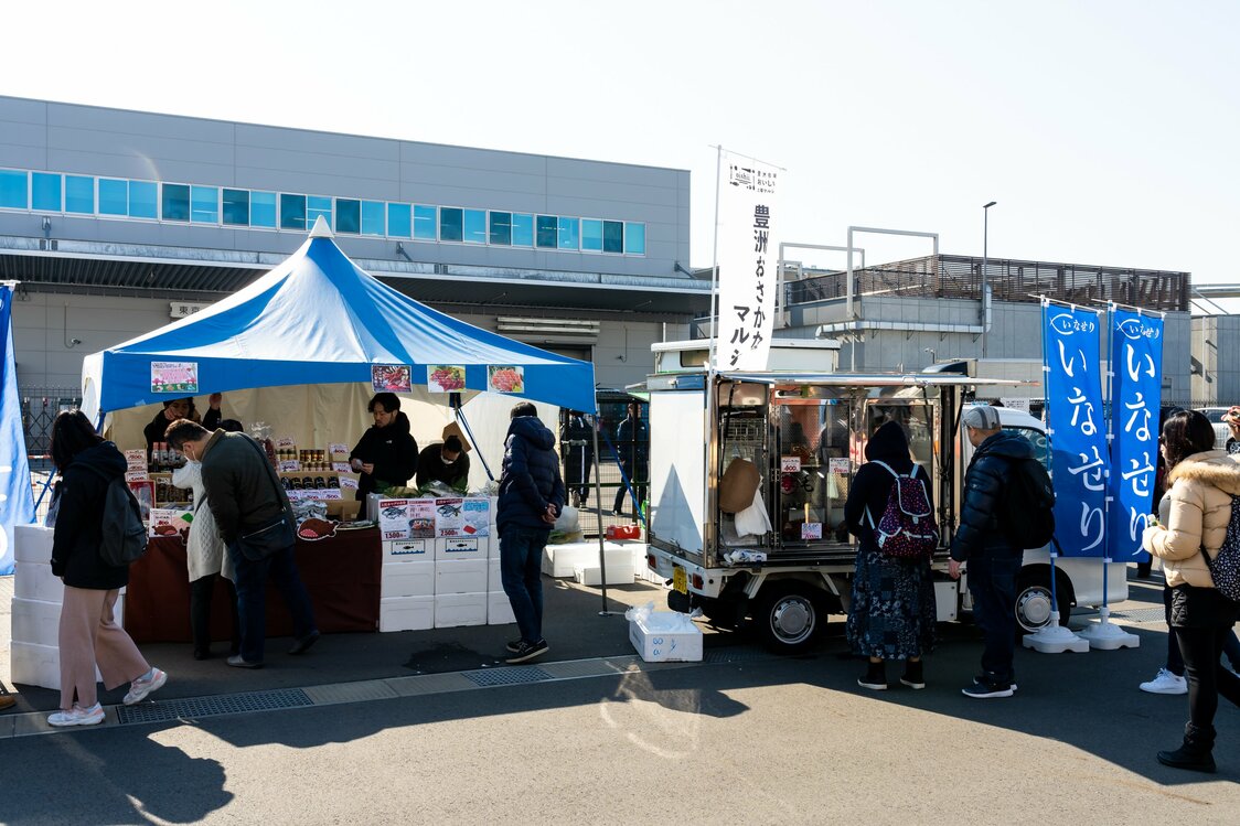 En el “Marche del Pescado de Toyosu” se pueden comprar pescados y mariscos frescos.