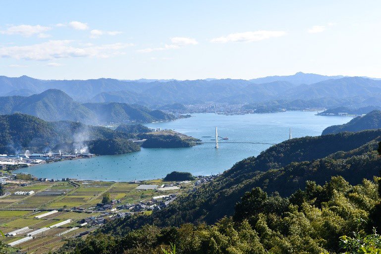 多禰寺から舞鶴港の全景が見られる（撮影：林 亦峰）