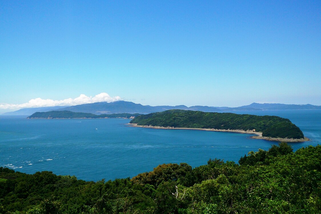 深山第一砲台跡の展望所から友ヶ島を望む　写真提供：公益社団法人 和歌山県観光連盟