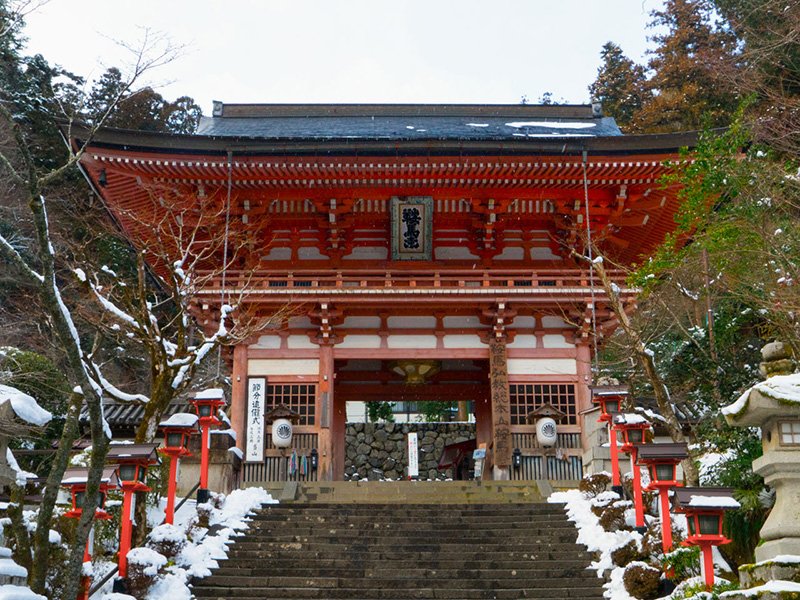 La Puerta Niō en el Kuramadera.
