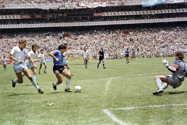 86年W杯、準決勝イングランド戦で伝説の「5人抜き」ゴールが生まれた　写真：AFP=時事