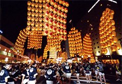 写真提供＝秋田市竿燈まつり実行委員会事務局