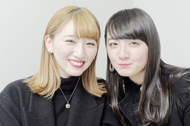 姉の梨紗子（左）と瑛美子
